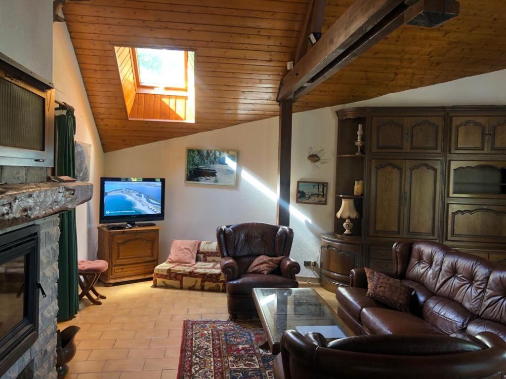 Maison/Gite Familial Dans Le Jura A 200M Du Lac Avec Piscine Privee Marigny  Buitenkant foto